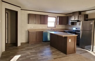 6619 N Hampshire Dr, Holly, MI 48442