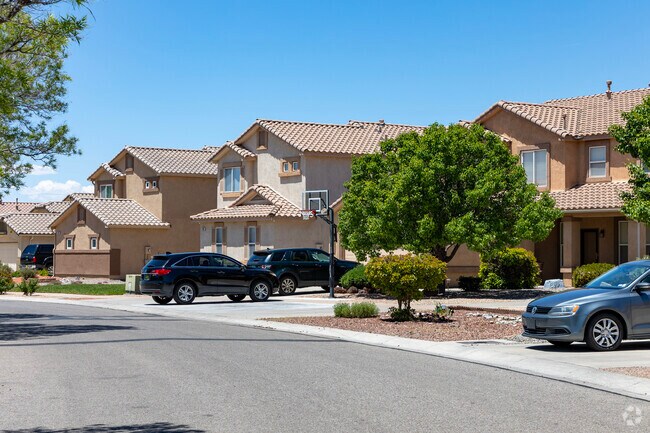 Rows of contemporary southwest homes in Alamedan Valley make for a cozy neighborhood.