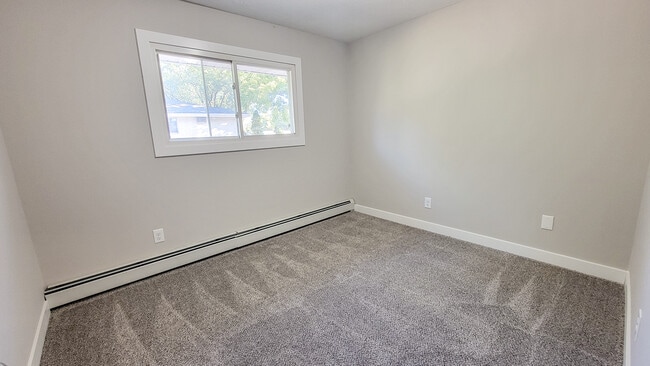 5661 Quincy St unit 5611 quincy street, Mounds View, MN 55112 - photo 4