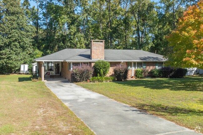 Ranch homes in Highland Park usually lack a garage but offer carports.