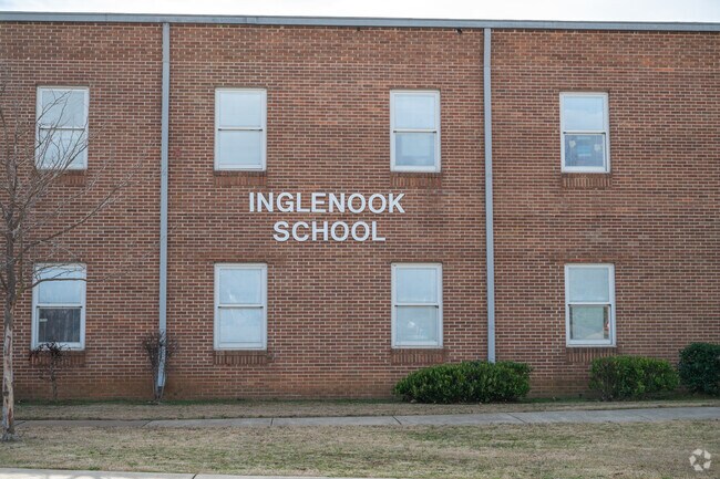 Inglenook School has a 17:1 student teacher ratio,.