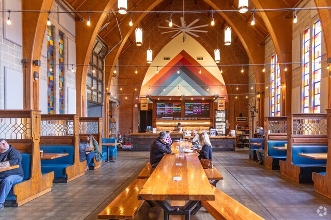 The Public House near North Springfield is a fun place to get a fresh beer and a bite.