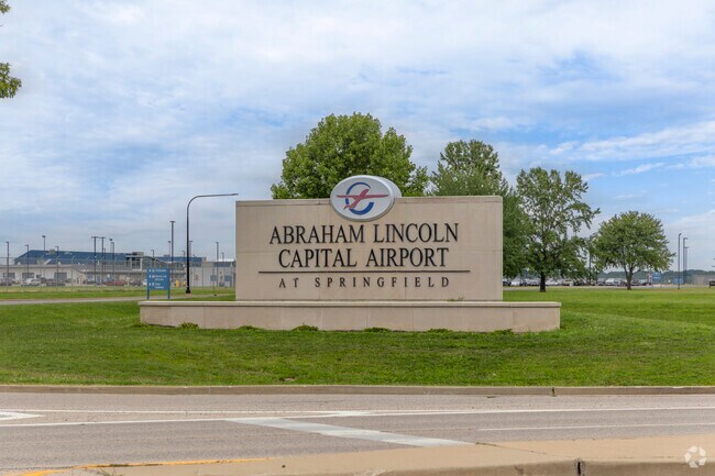 The Abraham Lincoln Capital Airport is 3 miles to the northwest of Lincoln Park.