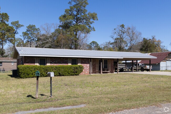 There are many mid-century ranch-style homes found across the community of East Milton.