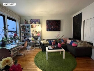 261 E 71st St, New York, NY 10021