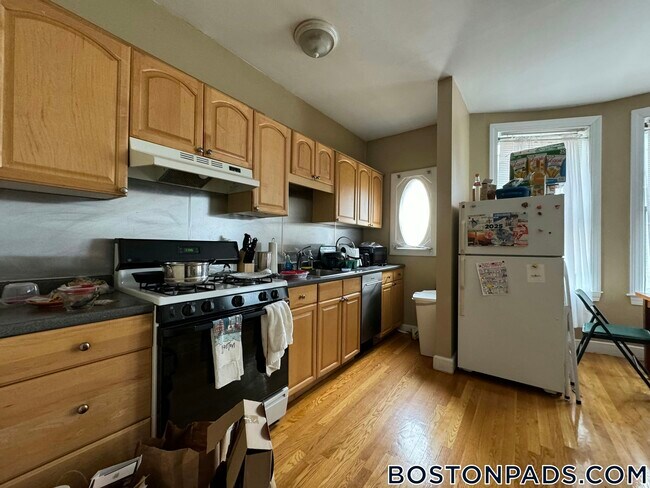 17 Highgate St unit 1, Allston, MA 02134 - photo 4