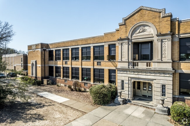 Whitehaven High School home of the Tigers serves students in Whitehaven.