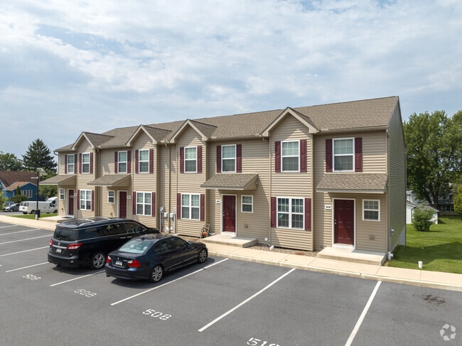 There are townhomes in Hyde Park.