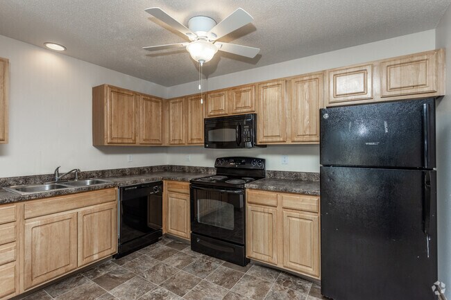 Willow Bend, Des Moines, IA 50315 - photo 2