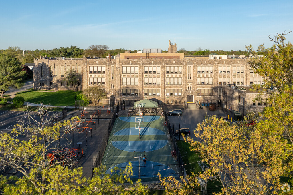 Highlands Middle School is a public school located on 128 Grandview Avenue in White Plains, NY.