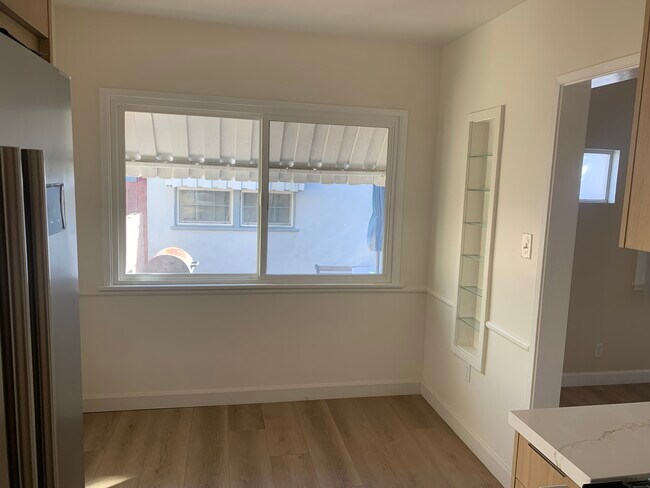 11677 1/2 Magnolia Blvd unit 11677 12, North Hollywood, CA 91601 - photo 4