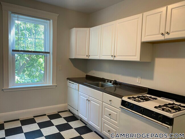 18A Forest St unit 43, Cambridge, MA 02140 - photo 2