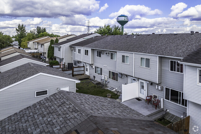 There are multifamily townhouse options in Meadowridge.