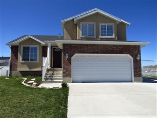 980 Inverness Dr, Syracuse, UT 84075