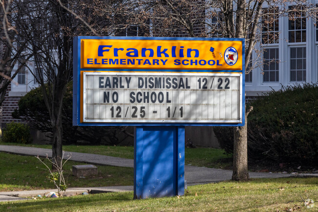 92% of teachers at Franklin School have over three years experience.
