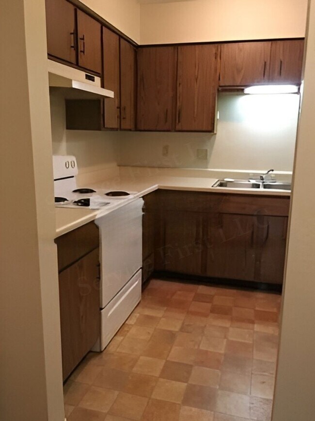 101 103-103 Johnson Dr Unit 201 (103), Buffalo, MO 65622