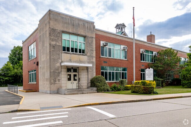 Chestnut Street School has 116 students in grades K-2.