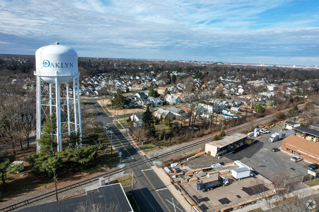 Oakland Gardens 2 W Oakland Ave, Oaklyn, NJ