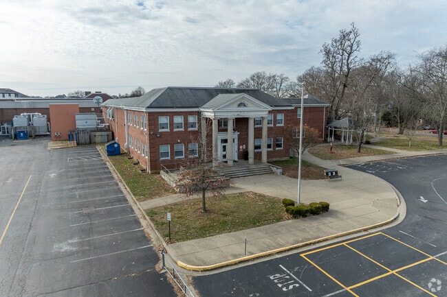 The student population of Scapa at Bluegrass is 277 and the school serves 4-8.