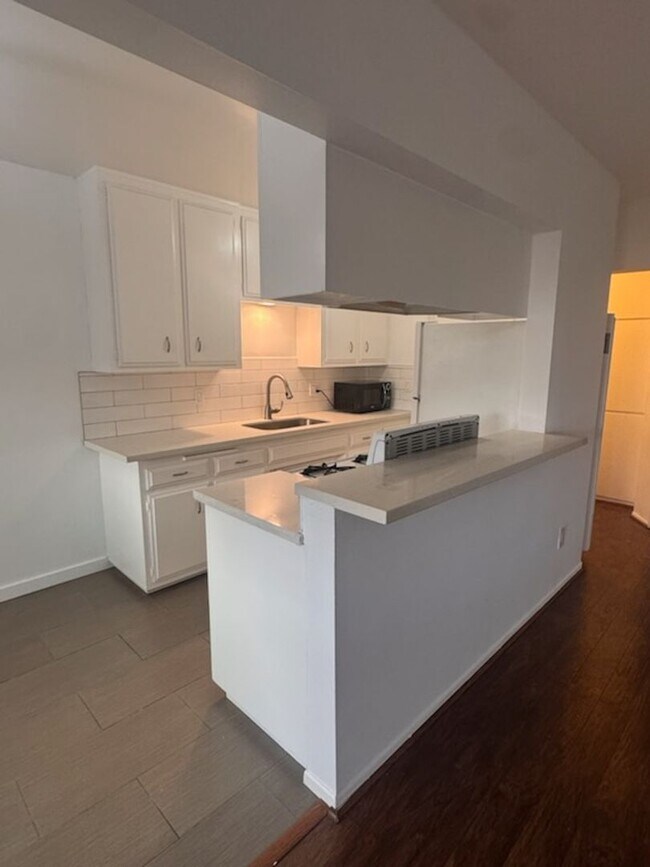 2325 2nd St unit 2325-02, Long Beach, CA 90803 - photo 2