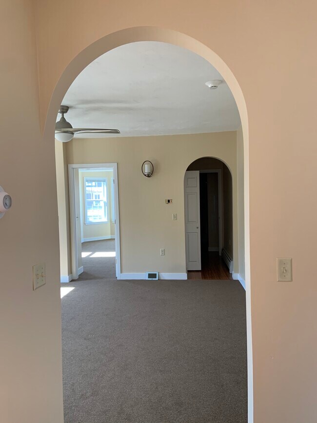 110 Ashburnham St unit 4, Fitchburg, MA 01420 - photo 4