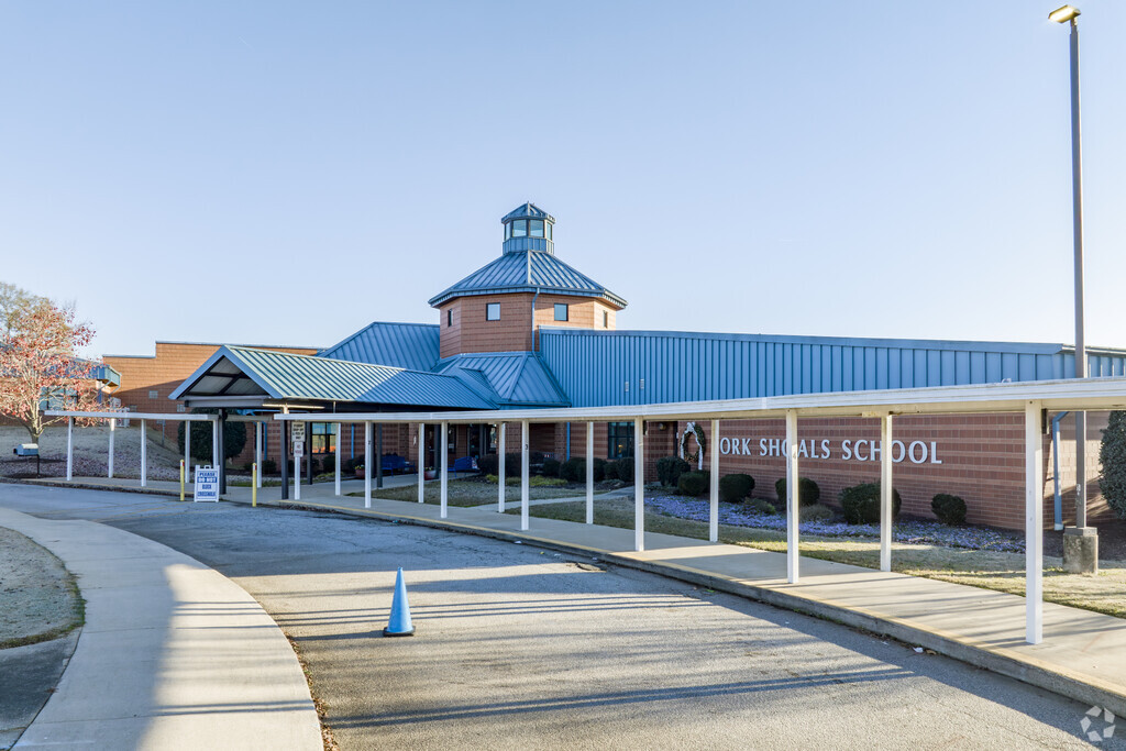 Main entrance of Fork Shoals School.