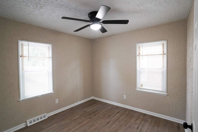 18525 Mccormick St, Detroit, MI 48224 - photo 5