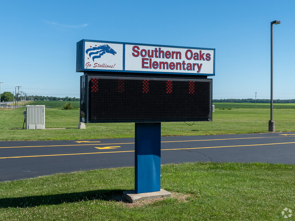 Southern Oaks Elementary School is an above average, public school located in UTICA, KY.