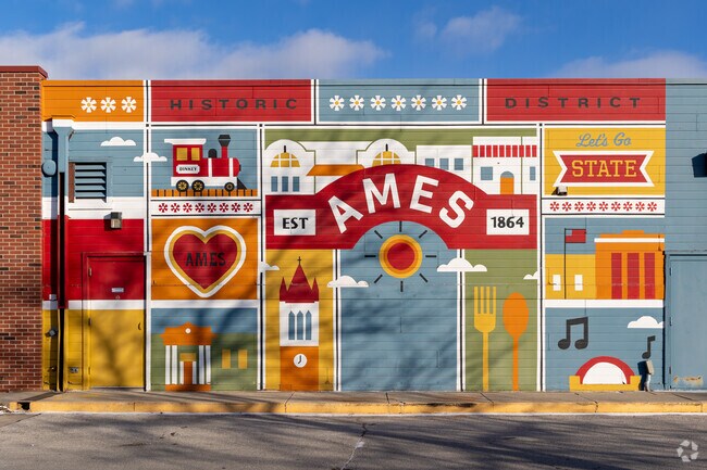 Main Street’s historic vibe makes it a favorite destination for Grand-Summit families.