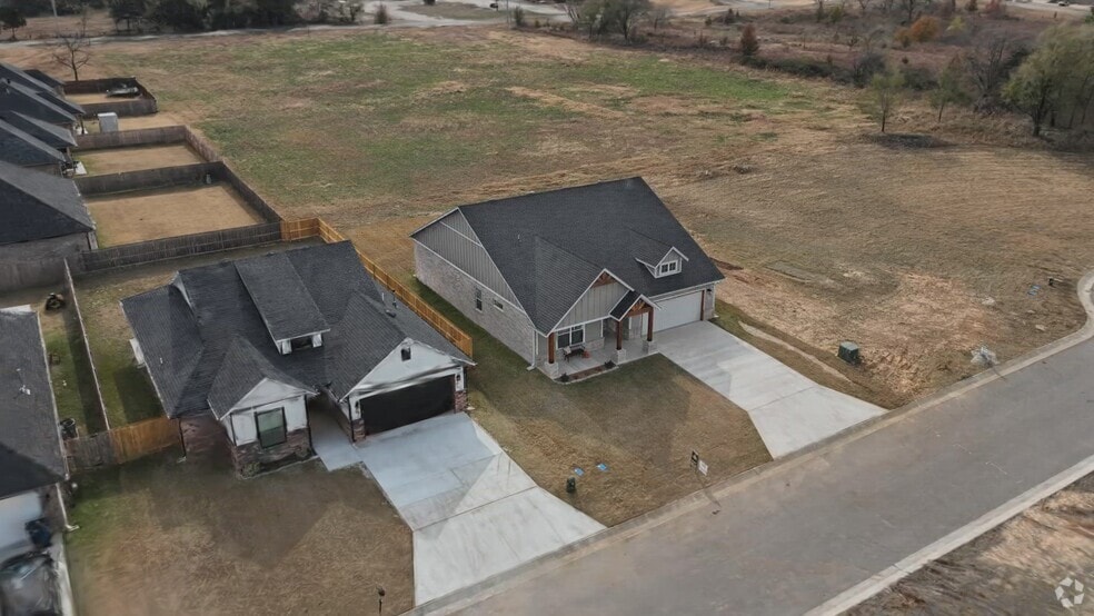 507 Blue Bird Ln, Shawnee, OK 74804 - photo 2