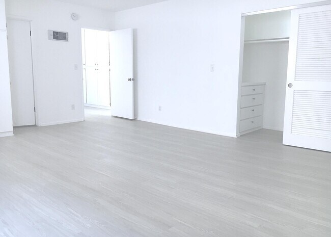 1236 Amherst Ave unit 12, Los Angeles, CA 90025 - photo 4