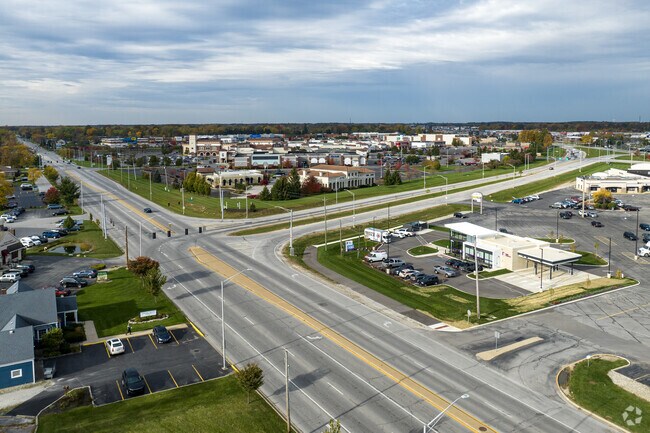 Jefferson Blvd connects from Westwood unfolds maze of shops and dining.