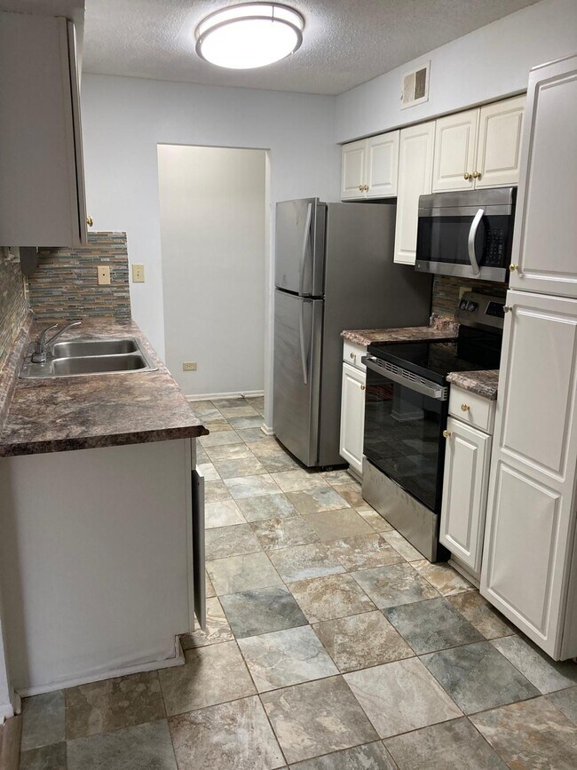 929 Buccaneer Dr Unit 1, Schaumburg, IL 60173
