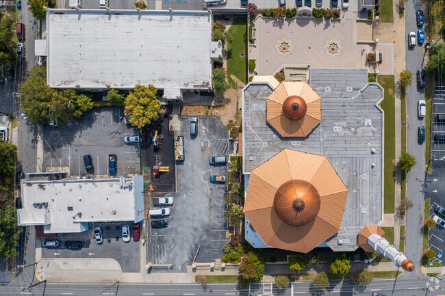 Dar Un-Noor School is nestled in Atlanta's 14th street.