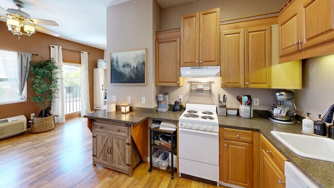 1236 Victorian Plaza Cir, Sparks, NV 89431 - photo 2