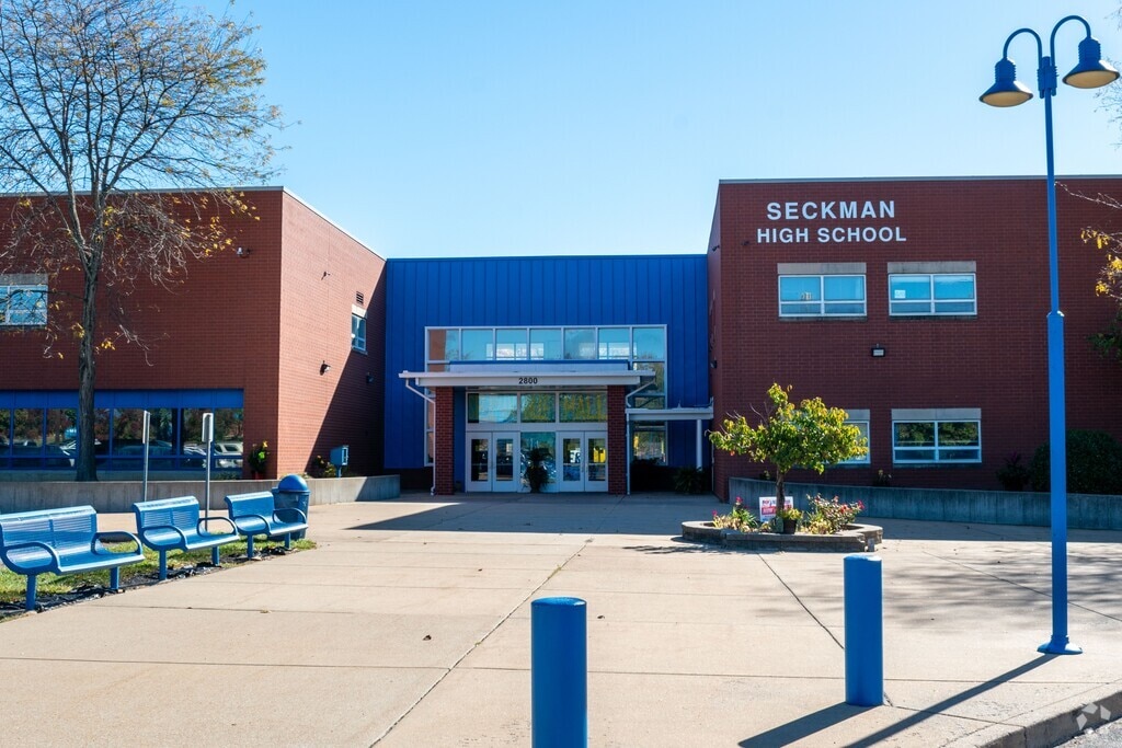 Seckman Sr. High School serves students in the Imperial community.