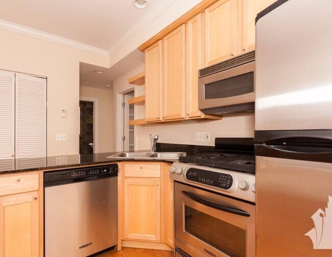 3244 N Clifton Ave unit E1, Chicago, IL 60657 - photo 2