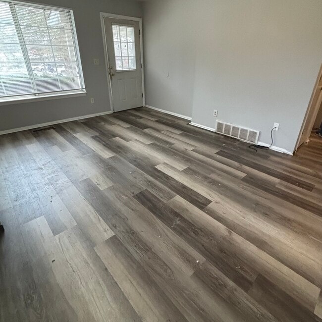 920 Vincent Ct, Lansing, MI 48910 - photo 3