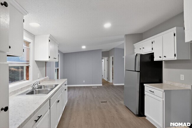 5431 Pembrooke Dr, Granite Falls, NC 28630 - photo 6