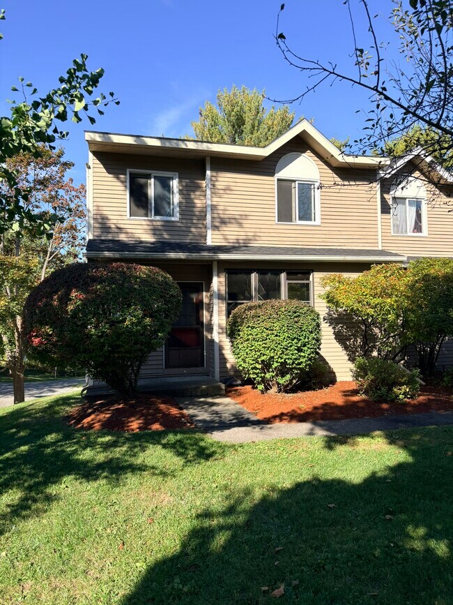 M9 Stonehedge Dr, South Burlington, VT 05403