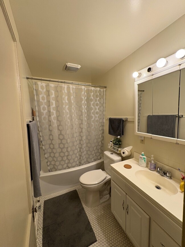 100 W 2nd Ave unit 4, Columbus, OH 43201 - photo 4