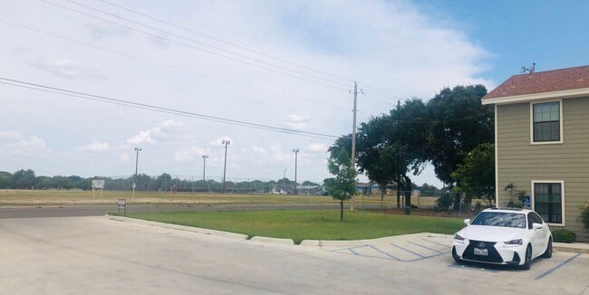 1305 Kings Way unit 1A, Del Rio, TX 78840 - photo 3