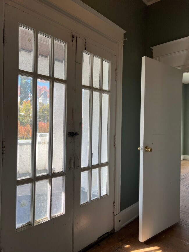 792 N Fred Shuttlesworth Cir unit 1, Cincinnati, OH 45229 - photo 6