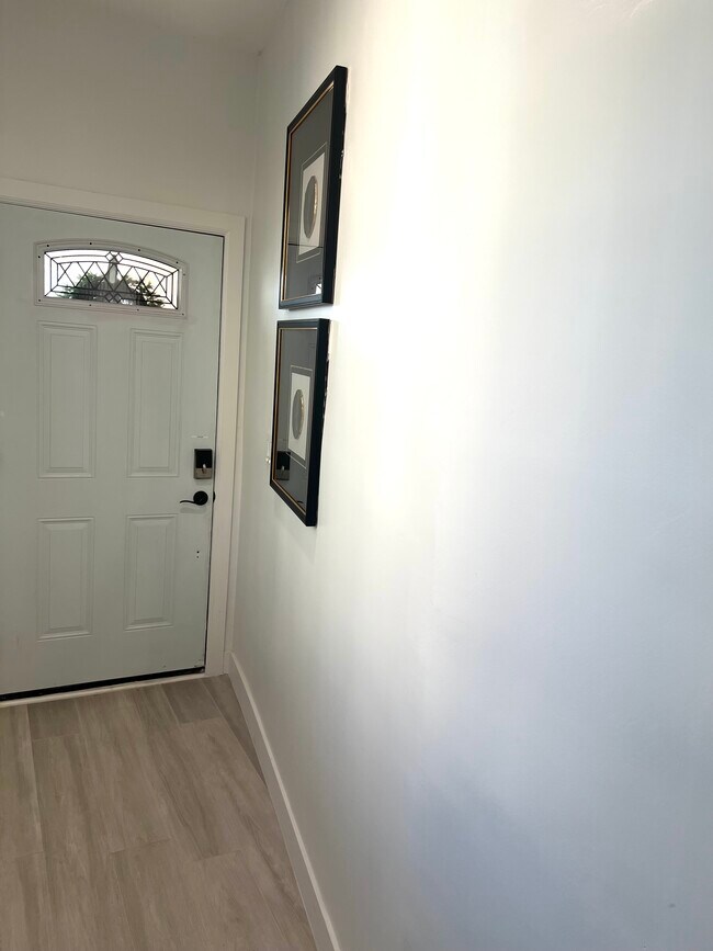 527 W Colden Ave, Los Angeles, CA 90044 - photo 3