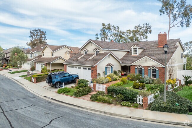 Larger homes in El Niguel Heights can feature 3-car garages and large lots for additional amenities.
