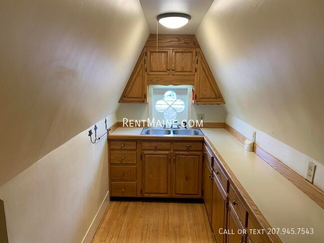 67 Pine St unit 3, Bangor, ME 04401 - photo 4