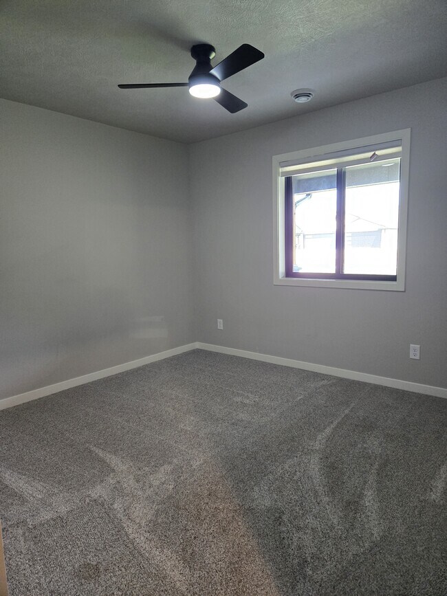 1407 W 20th Ave, Mitchell, SD 57301 - photo 5