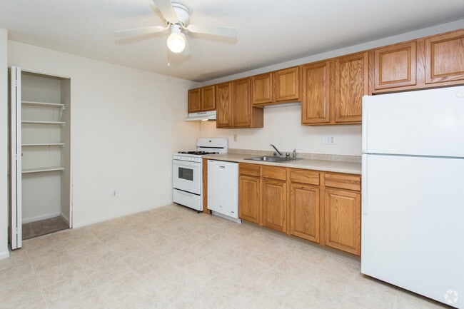 Edgewood Gardens Embassy and Wilder Ridge Apartments, Lowell, MA 01851 - photo 5