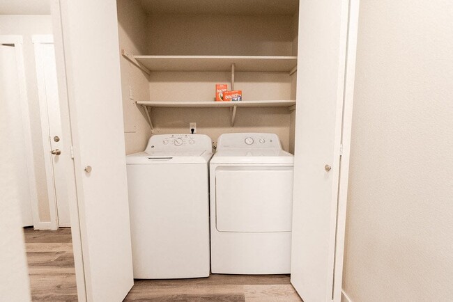 Puyallup Apartments - Cambridge on Seventh Apartments - Laundry