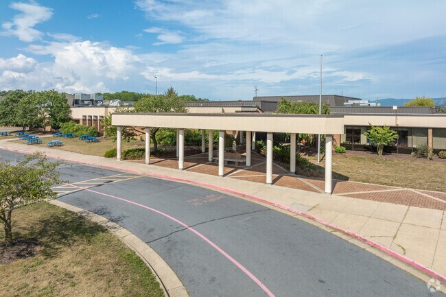 Thomas Harrison Middle School has a a student-teacher ratio of 11 to 1.